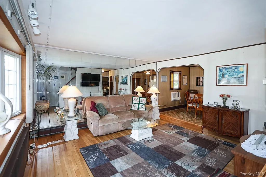 280 Sherbrooke Road Lindenhurst NY 11757
