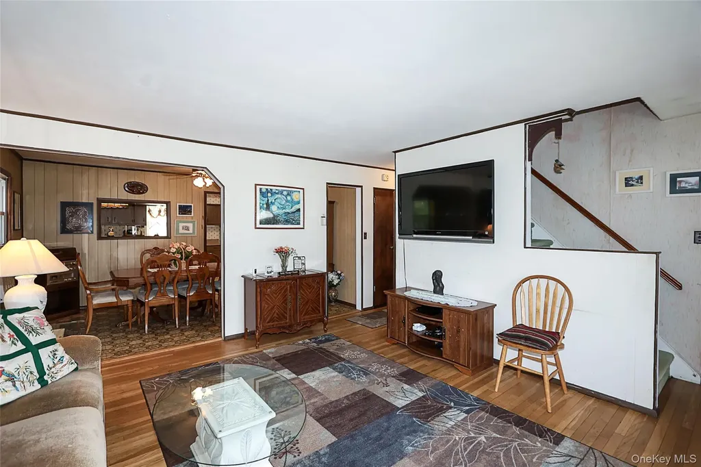 280 Sherbrooke Road Lindenhurst NY 11757