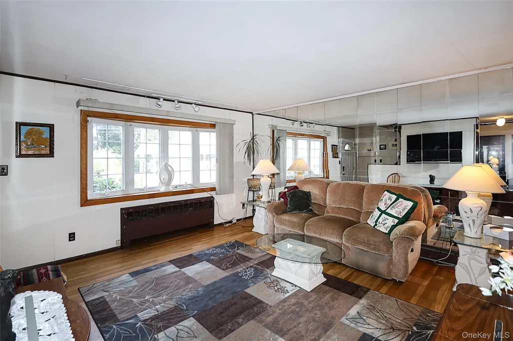280 Sherbrooke Road Lindenhurst NY 11757