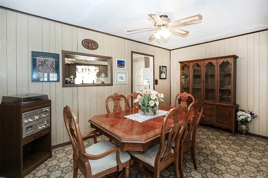 280 Sherbrooke Road Lindenhurst NY 11757