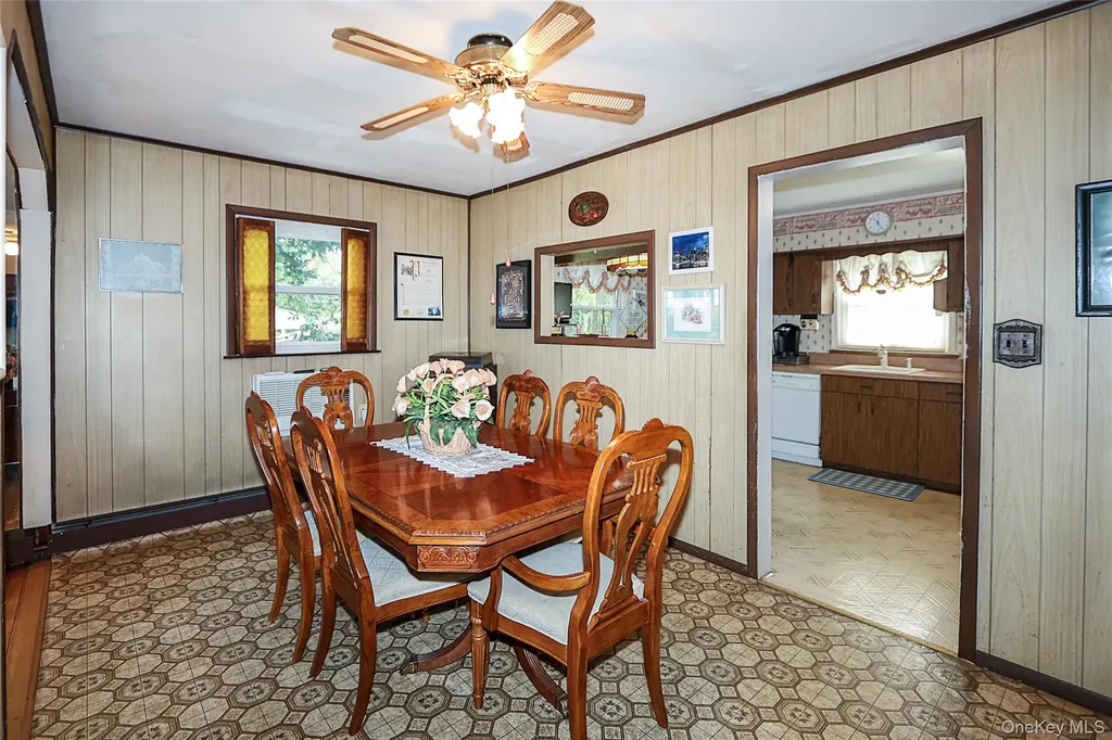 280 Sherbrooke Road Lindenhurst NY 11757
