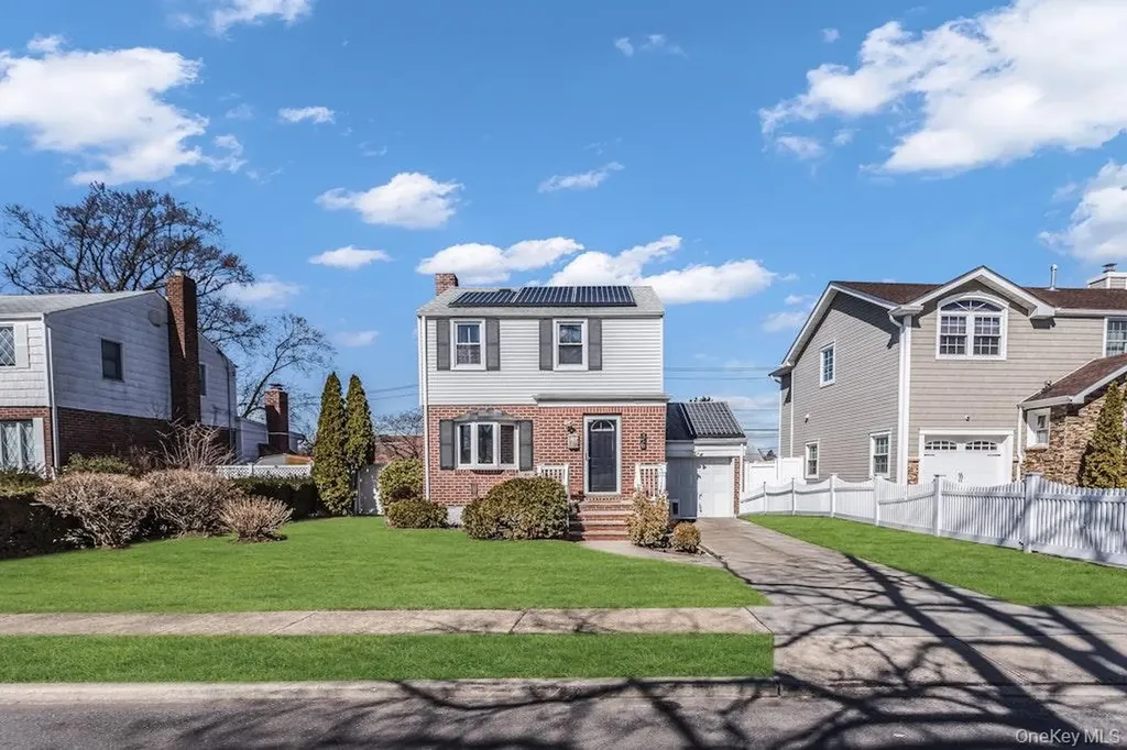 36 Amethyst Street Elmont NY 11003
