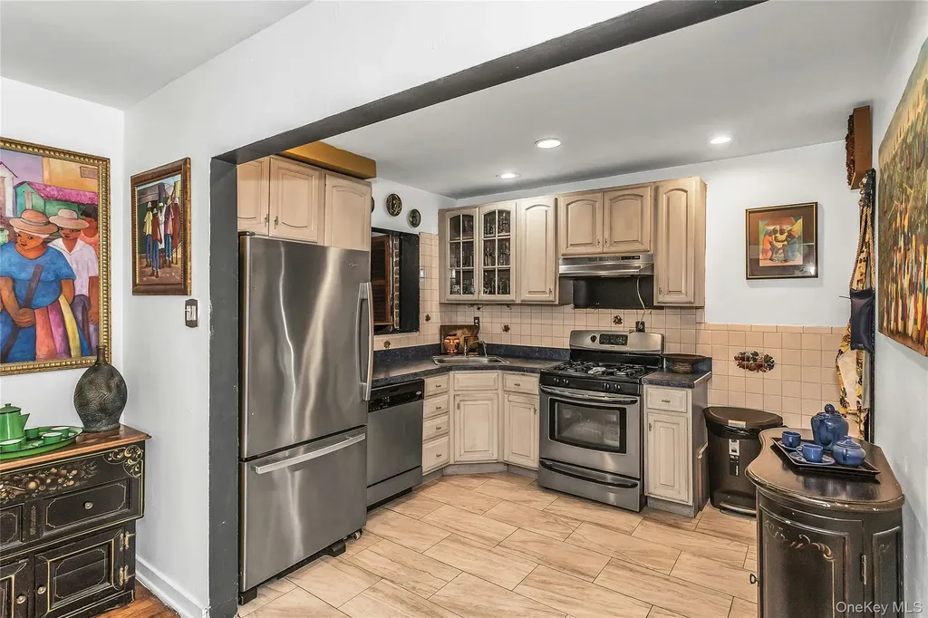 36 Amethyst Street Elmont NY 11003