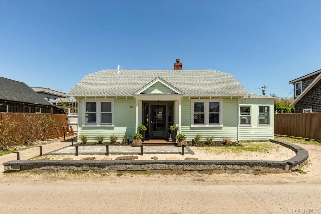 12 Surfview Walk Seaview NY 11770