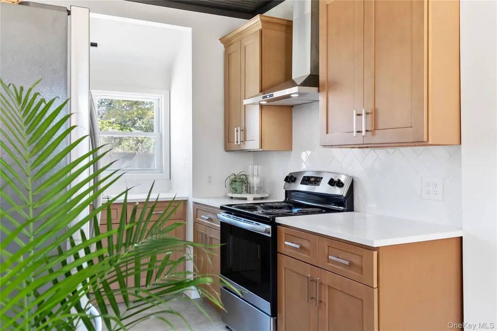 12 Surfview Walk Seaview NY 11770