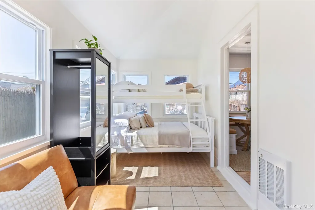 12 Surfview Walk Seaview NY 11770