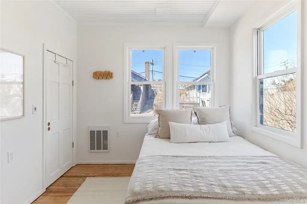 12 Surfview Walk Seaview NY 11770