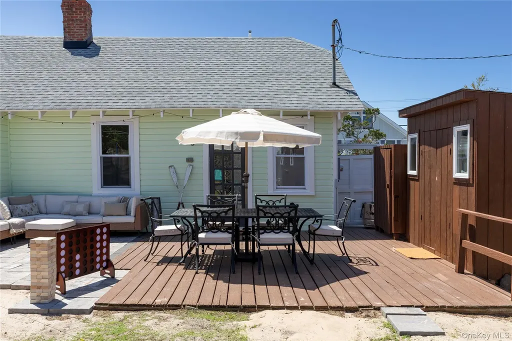 12 Surfview Walk Seaview NY 11770