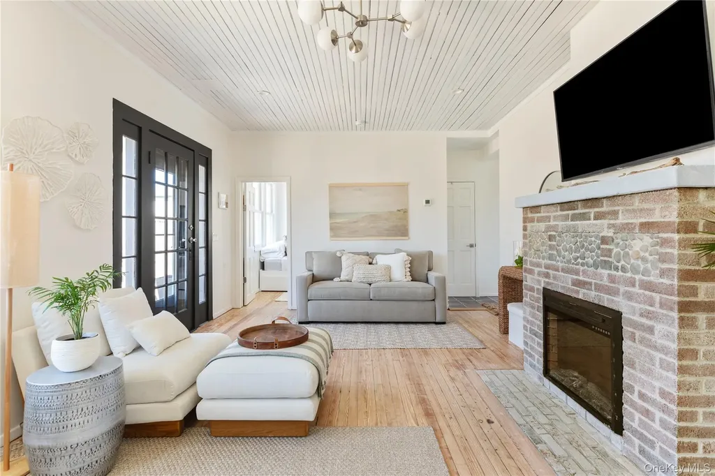 12 Surfview Walk Seaview NY 11770