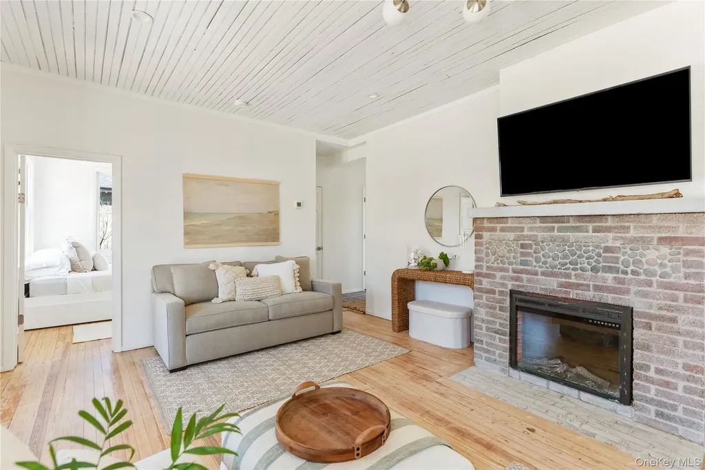 12 Surfview Walk Seaview NY 11770