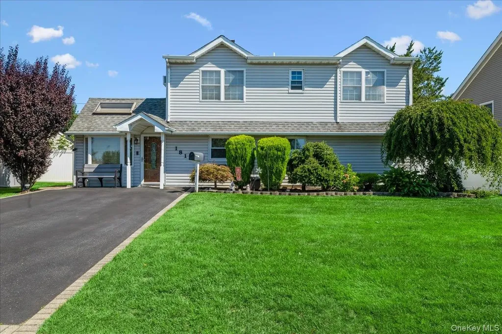 181 Springtime Lane N Levittown NY 11756