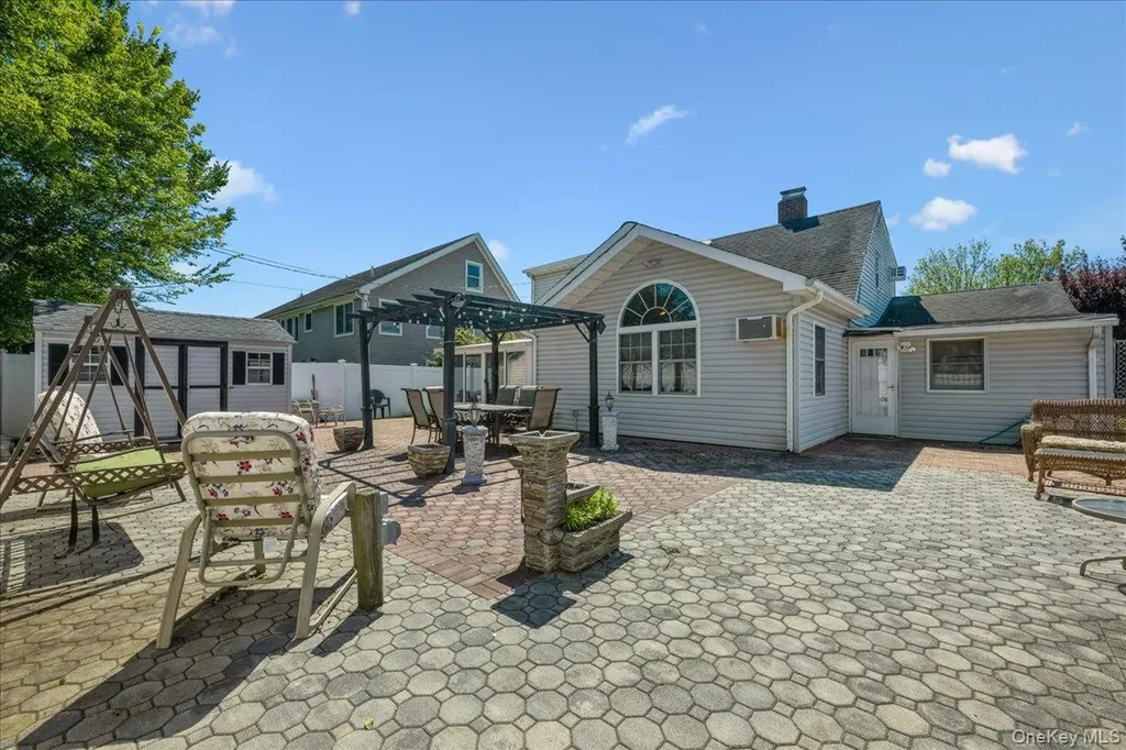 181 Springtime Lane N Levittown NY 11756