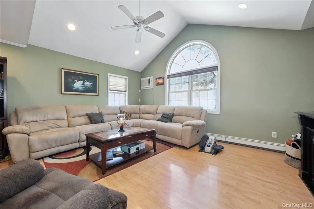 181 Springtime Lane N Levittown NY 11756