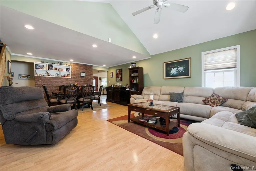 181 Springtime Lane N Levittown NY 11756