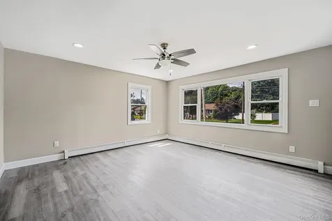 286 Old Country Road Deer Park NY 11729