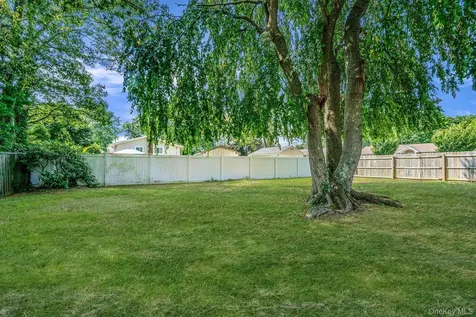 286 Old Country Road Deer Park NY 11729