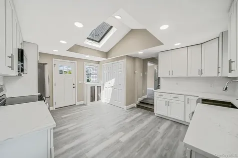 286 Old Country Road Deer Park NY 11729