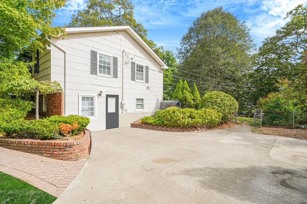 35 Wedgewood Drive Coram NY 11727