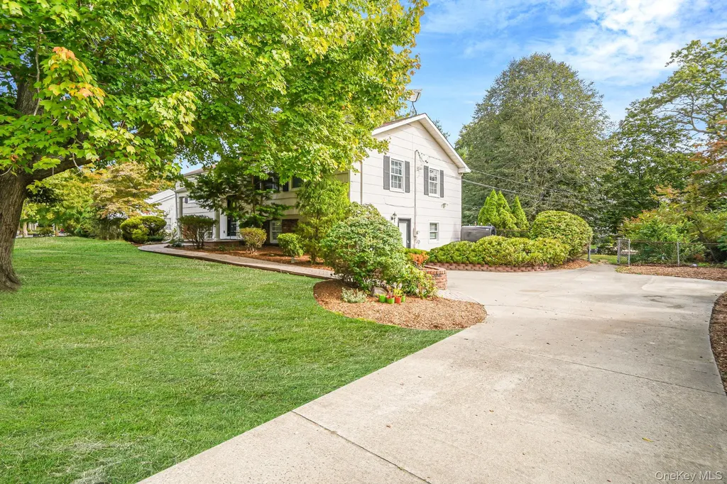35 Wedgewood Drive Coram NY 11727
