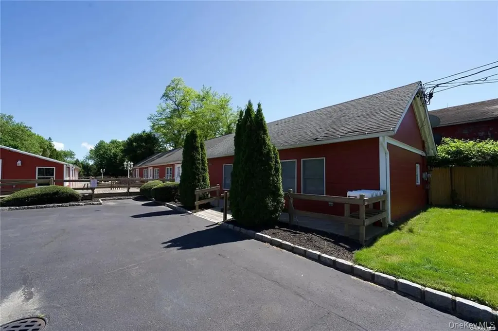 3225 Sound Avenue Riverhead NY 11901