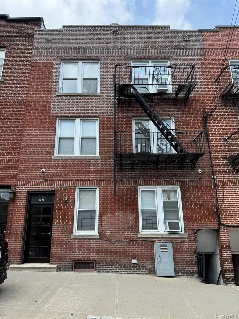 93 E 233rd Street Bronx NY 10470