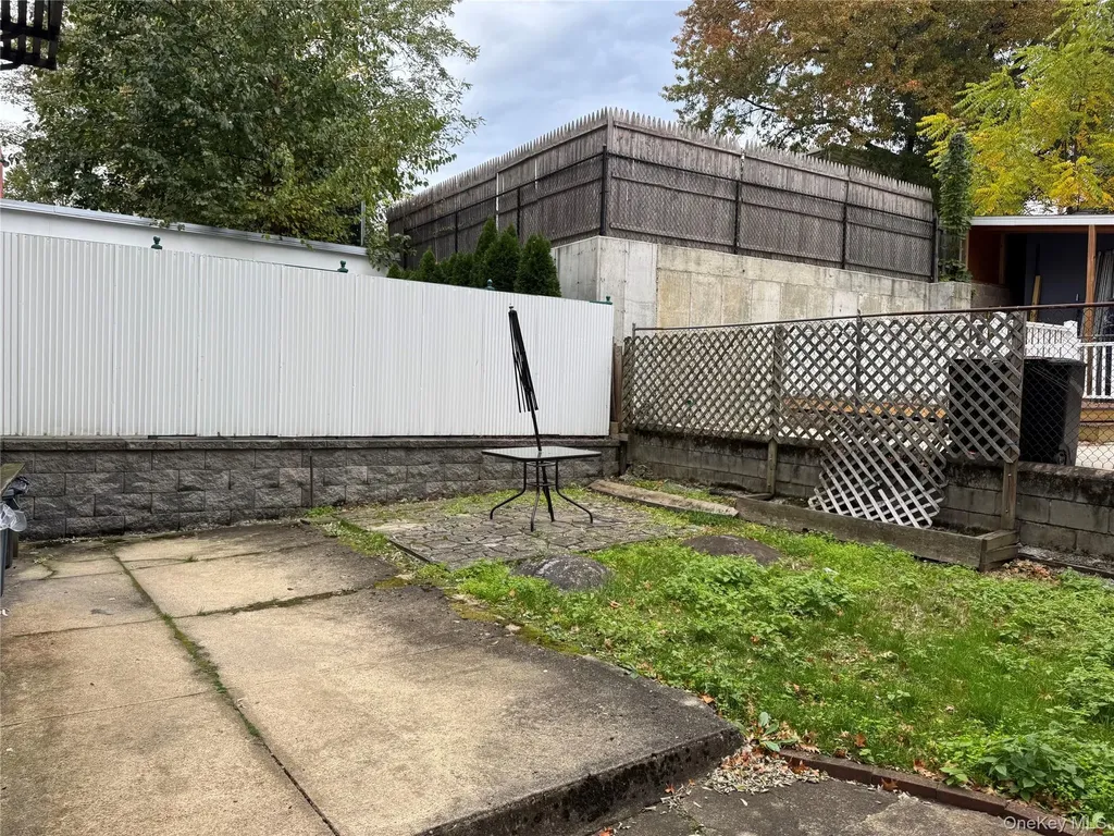 93 E 233rd Street Bronx NY 10470