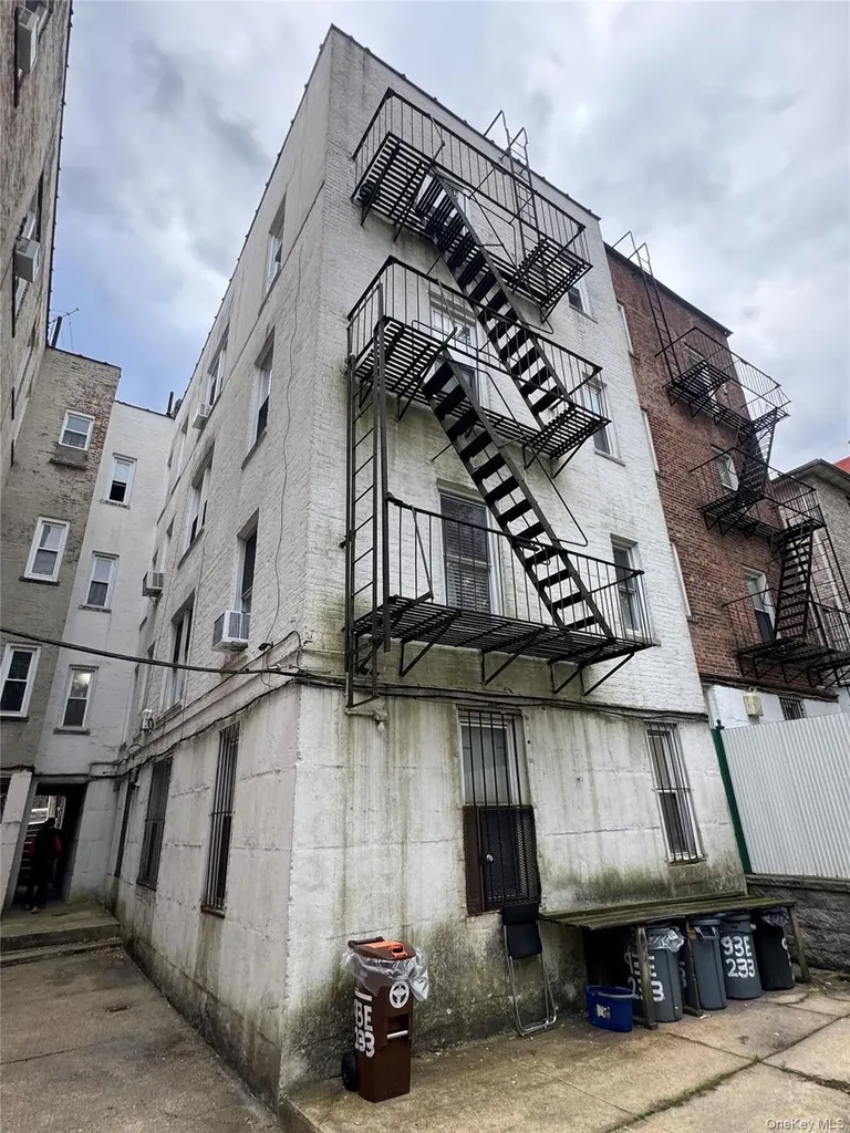 93 E 233rd Street Bronx NY 10470