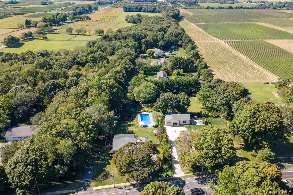 33595 Main Road Cutchogue NY 11935