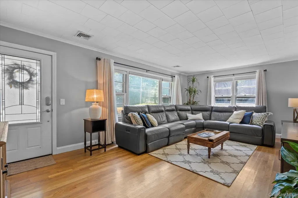 33595 Main Road Cutchogue NY 11935