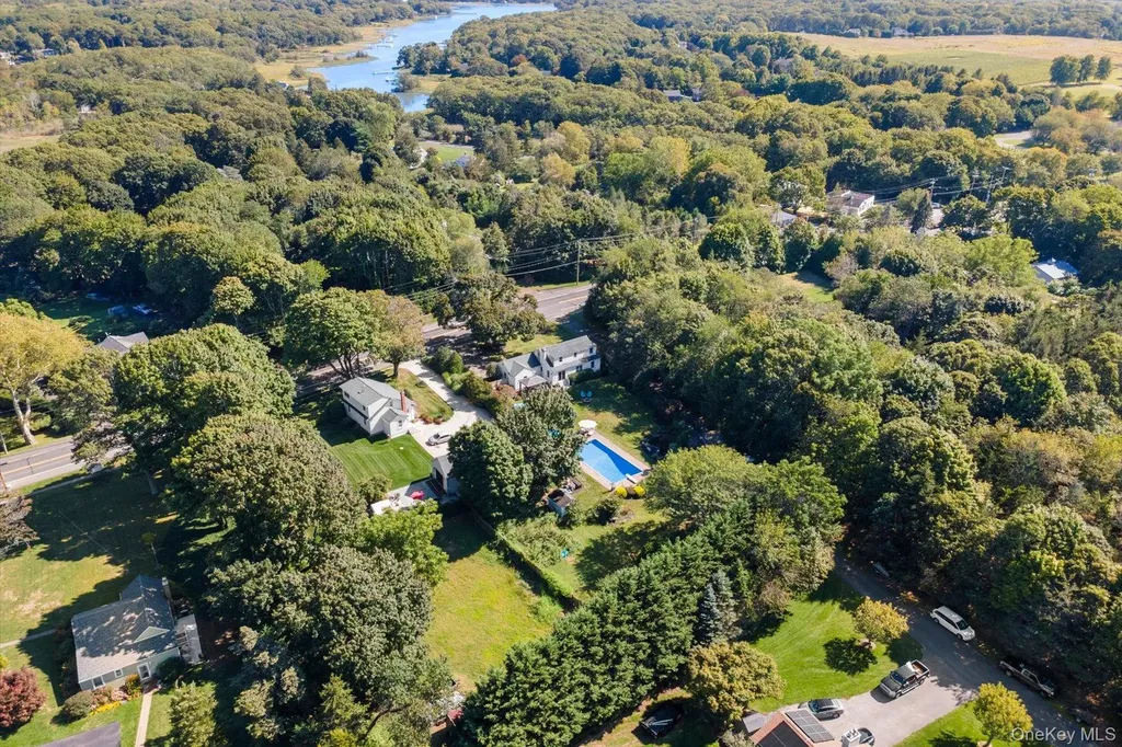 33595 Main Road Cutchogue NY 11935