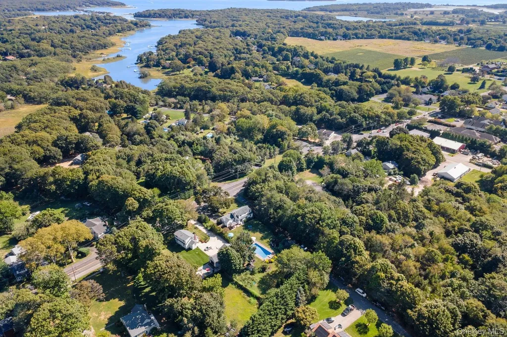 33595 Main Road Cutchogue NY 11935