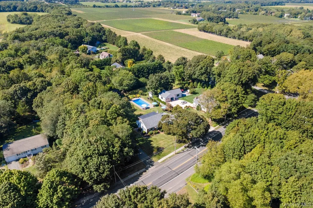 33595 Main Road Cutchogue NY 11935