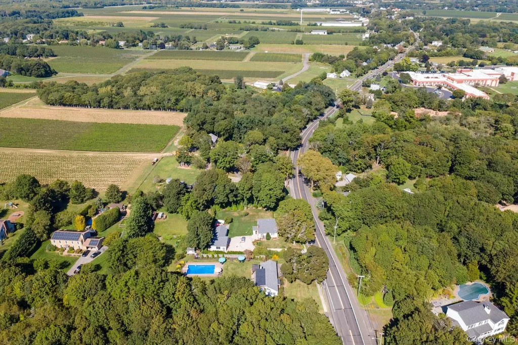 33595 Main Road Cutchogue NY 11935