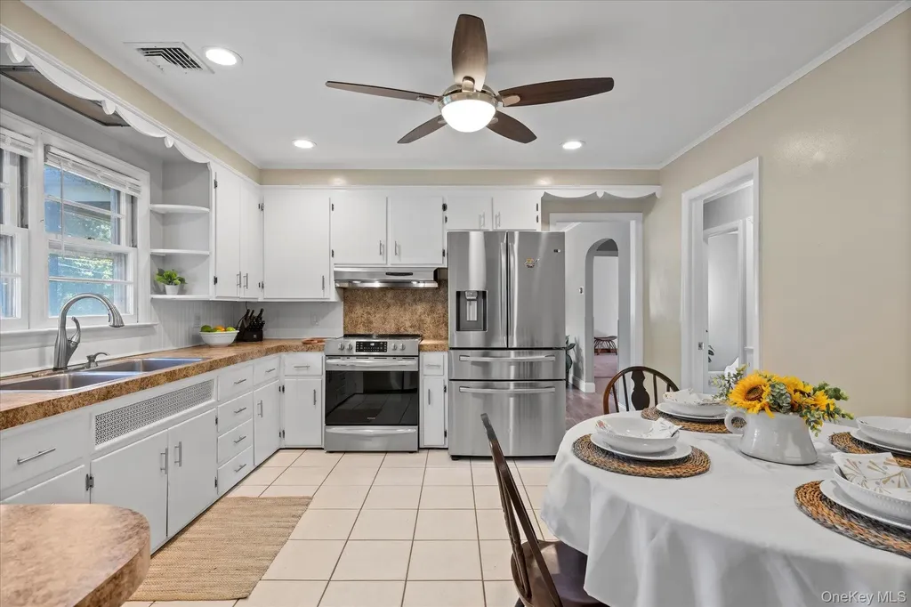33595 Main Road Cutchogue NY 11935