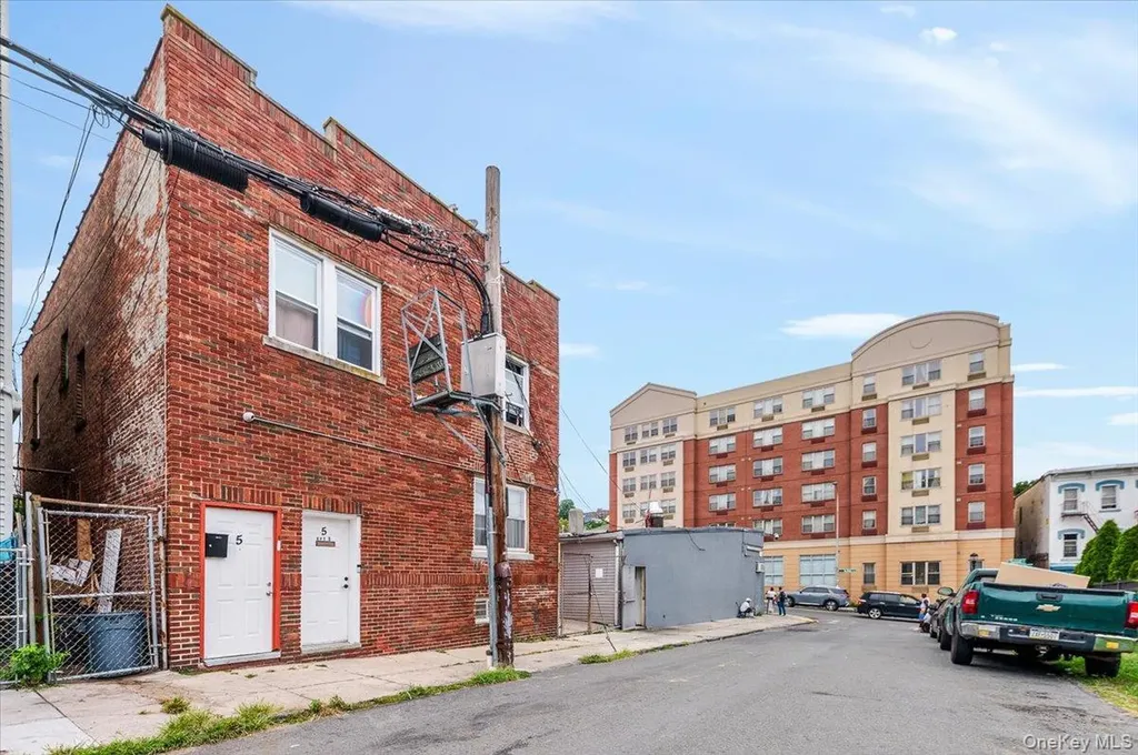 204 Ashburton Avenue Yonkers NY 10701