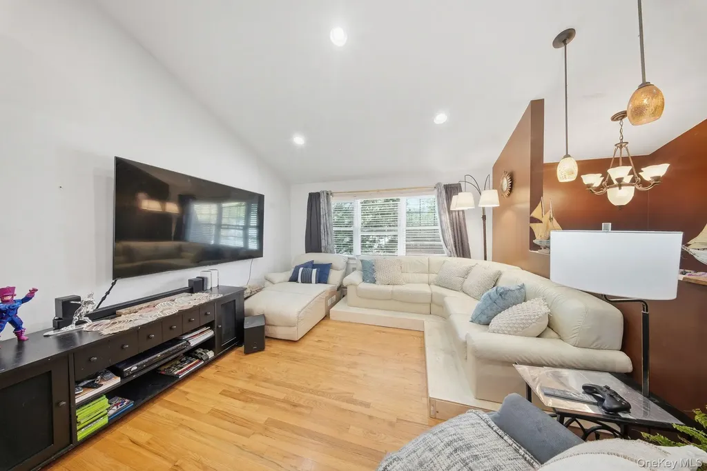 7 Dussenbury Drive Florida NY 10921