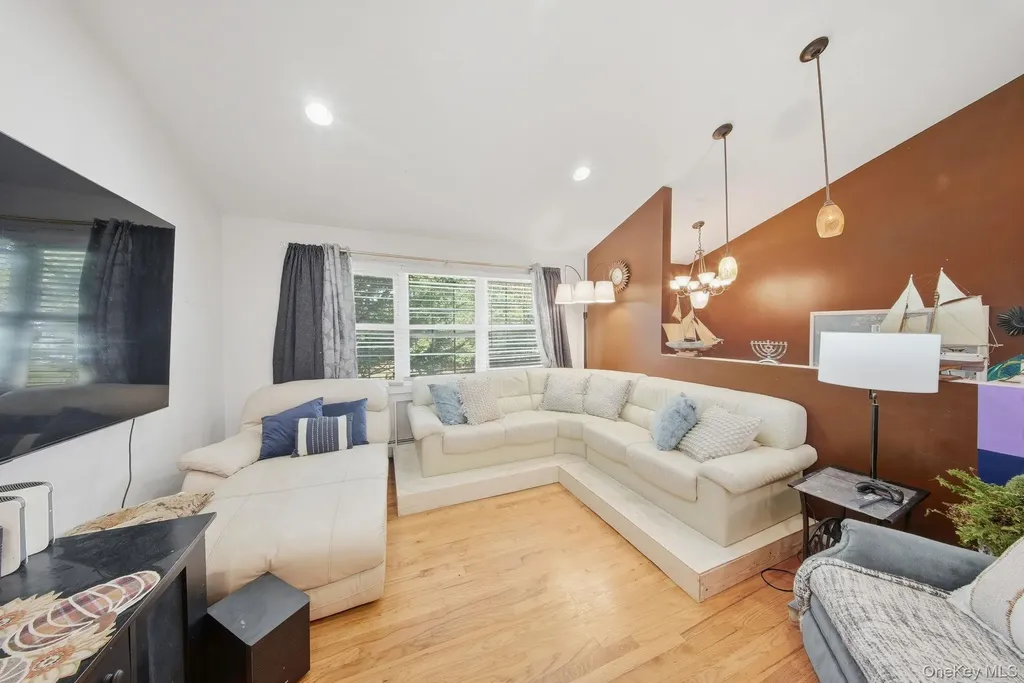 7 Dussenbury Drive Florida NY 10921