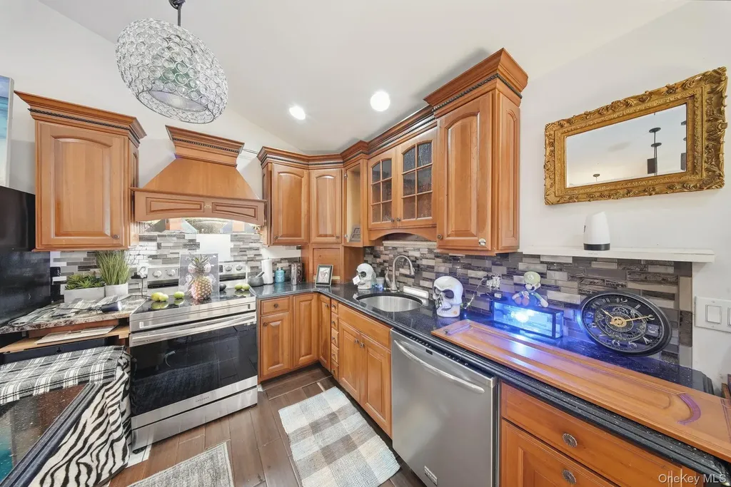 7 Dussenbury Drive Florida NY 10921