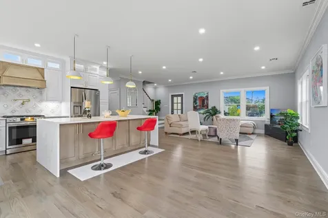 7 S Bay Avenue Bay Shore NY 11706