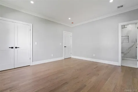 7 S Bay Avenue Bay Shore NY 11706