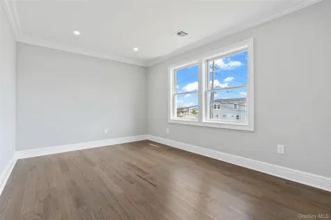 7 S Bay Avenue Bay Shore NY 11706