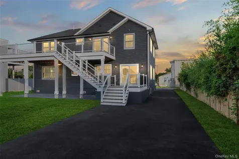 7 S Bay Avenue Bay Shore NY 11706