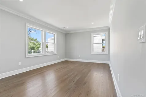 7 S Bay Avenue Bay Shore NY 11706