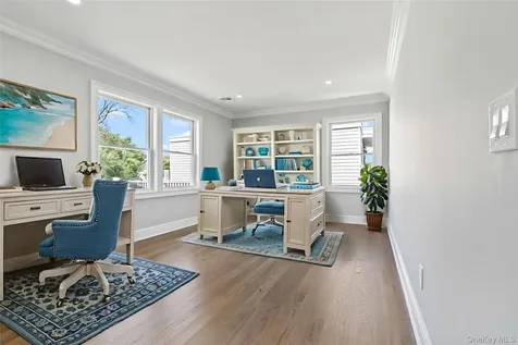 7 S Bay Avenue Bay Shore NY 11706