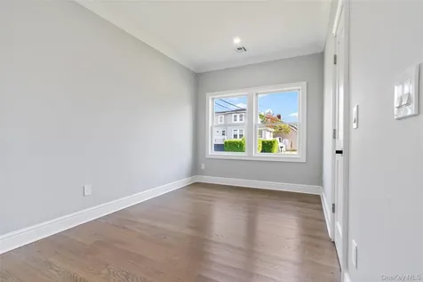 7 S Bay Avenue Bay Shore NY 11706