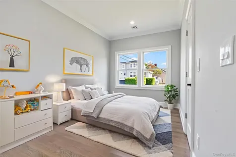 7 S Bay Avenue Bay Shore NY 11706