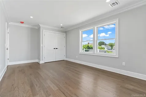 7 S Bay Avenue Bay Shore NY 11706