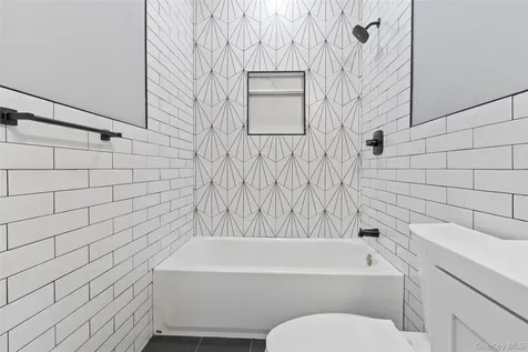 7 S Bay Avenue Bay Shore NY 11706