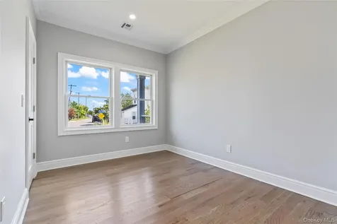 7 S Bay Avenue Bay Shore NY 11706