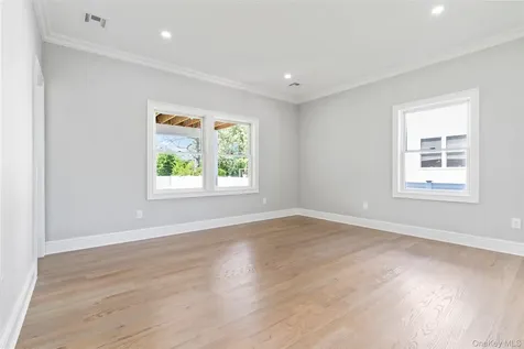 7 S Bay Avenue Bay Shore NY 11706